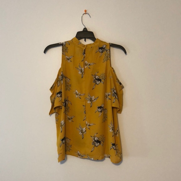 Peep shoulder short sleeve blouse - Picture 2 of 2